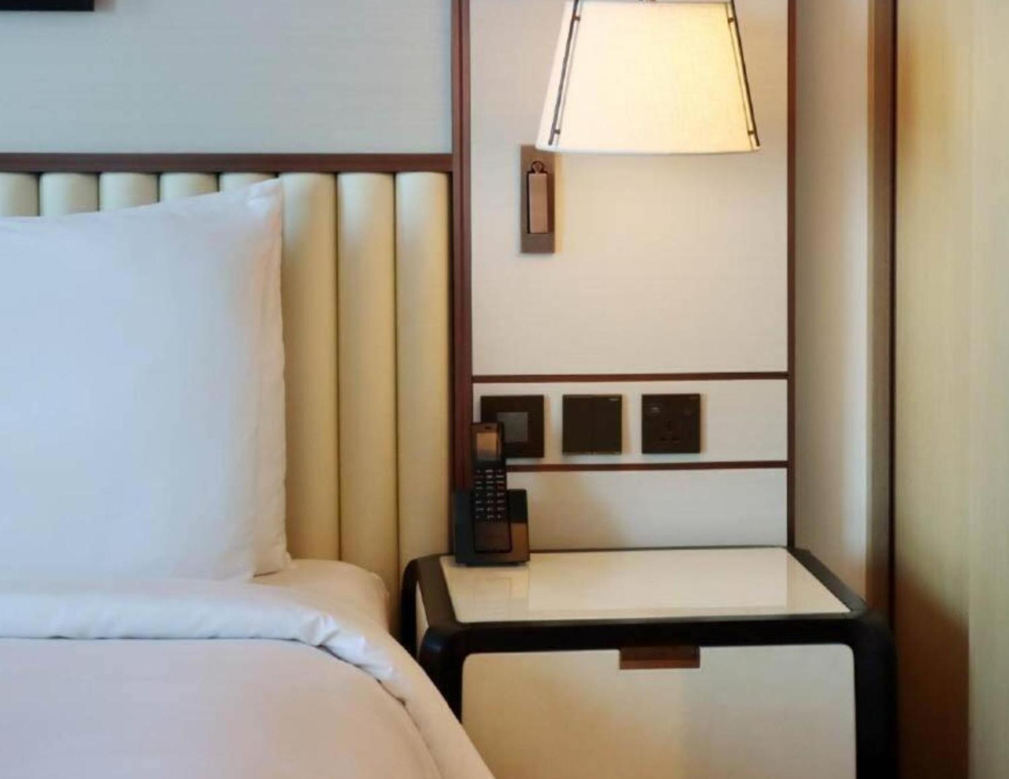 Burj Khalifa And Sea View, Bar, & Restaurant Apartment Dubai