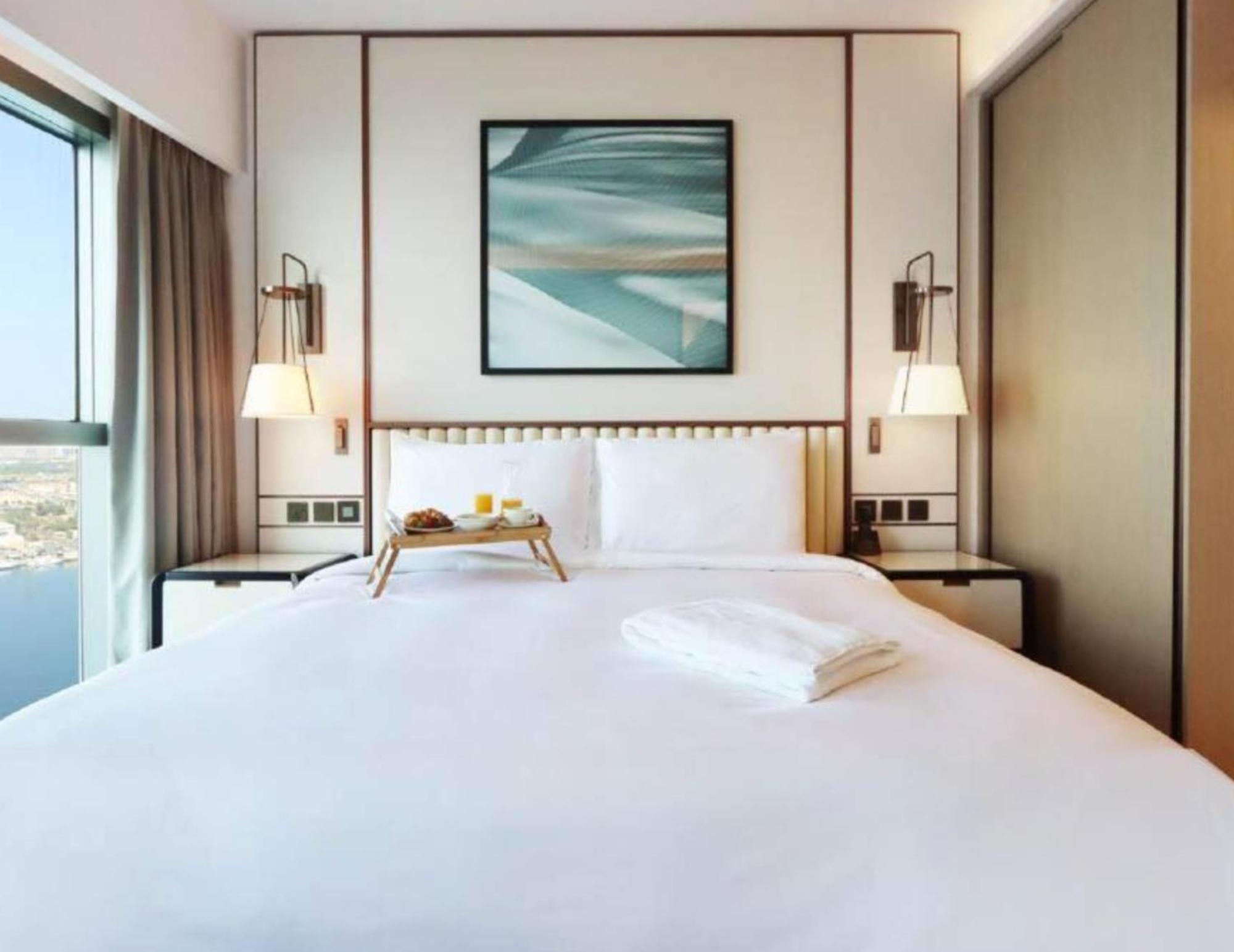 Burj Khalifa And Sea View, Bar, & Restaurant Apartment Dubai