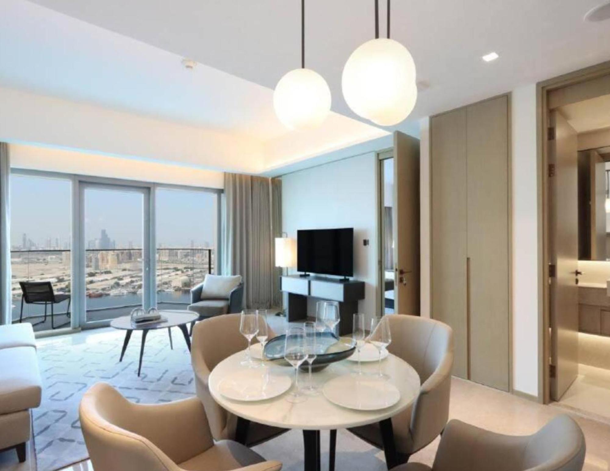 Apartment Burj Khalifa And Sea View, Bar, & Restaurant