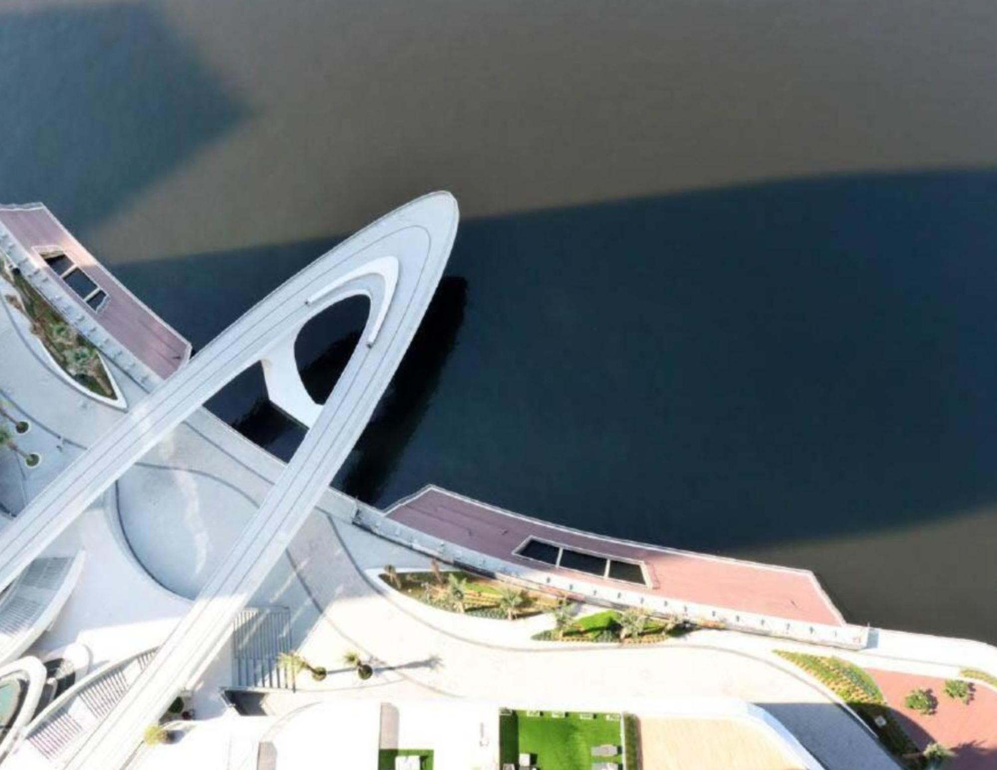 Burj Khalifa And Sea View, Bar, & Restaurant Apartment
