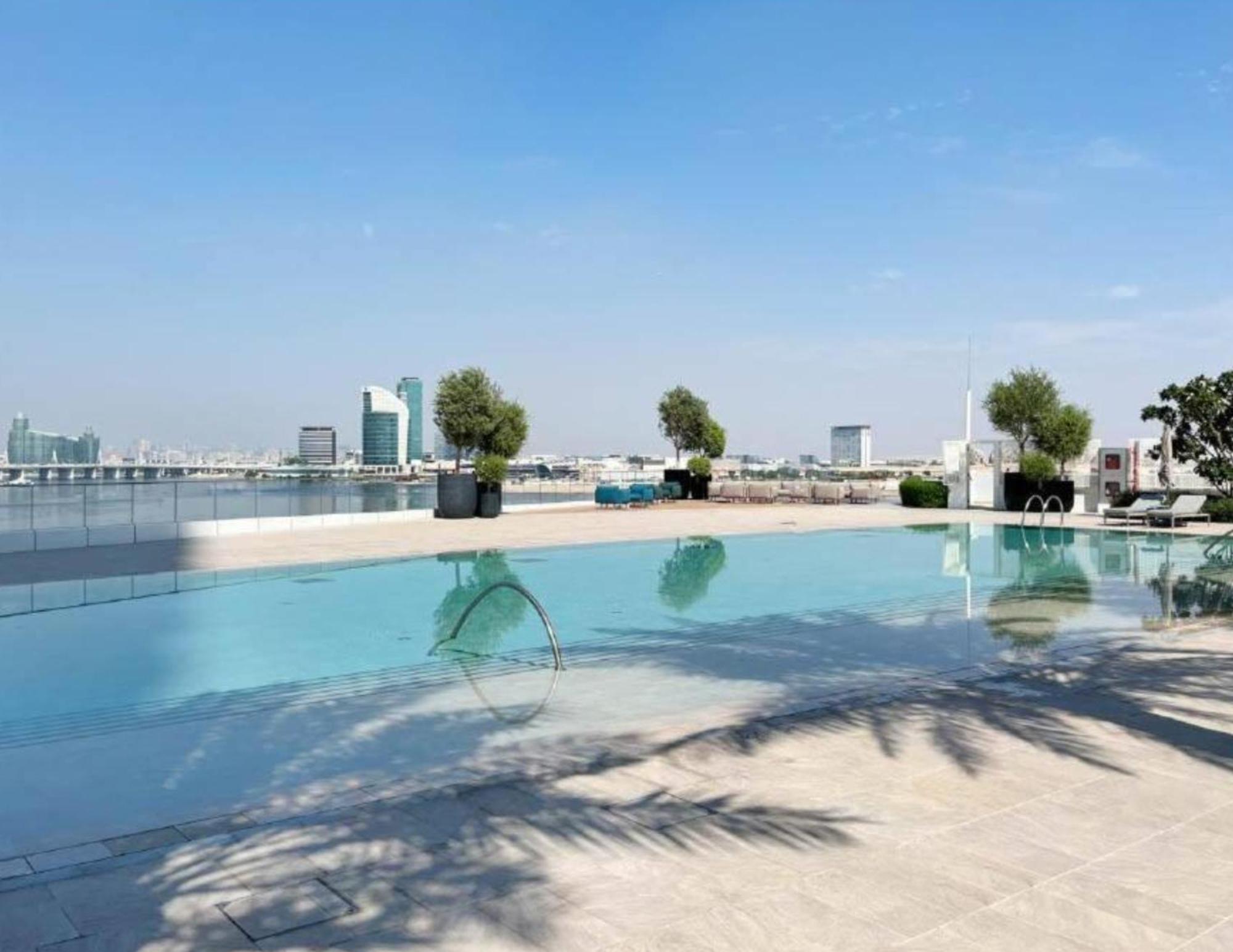 Burj Khalifa And Sea View, Bar, & Restaurant Apartment Dubai
